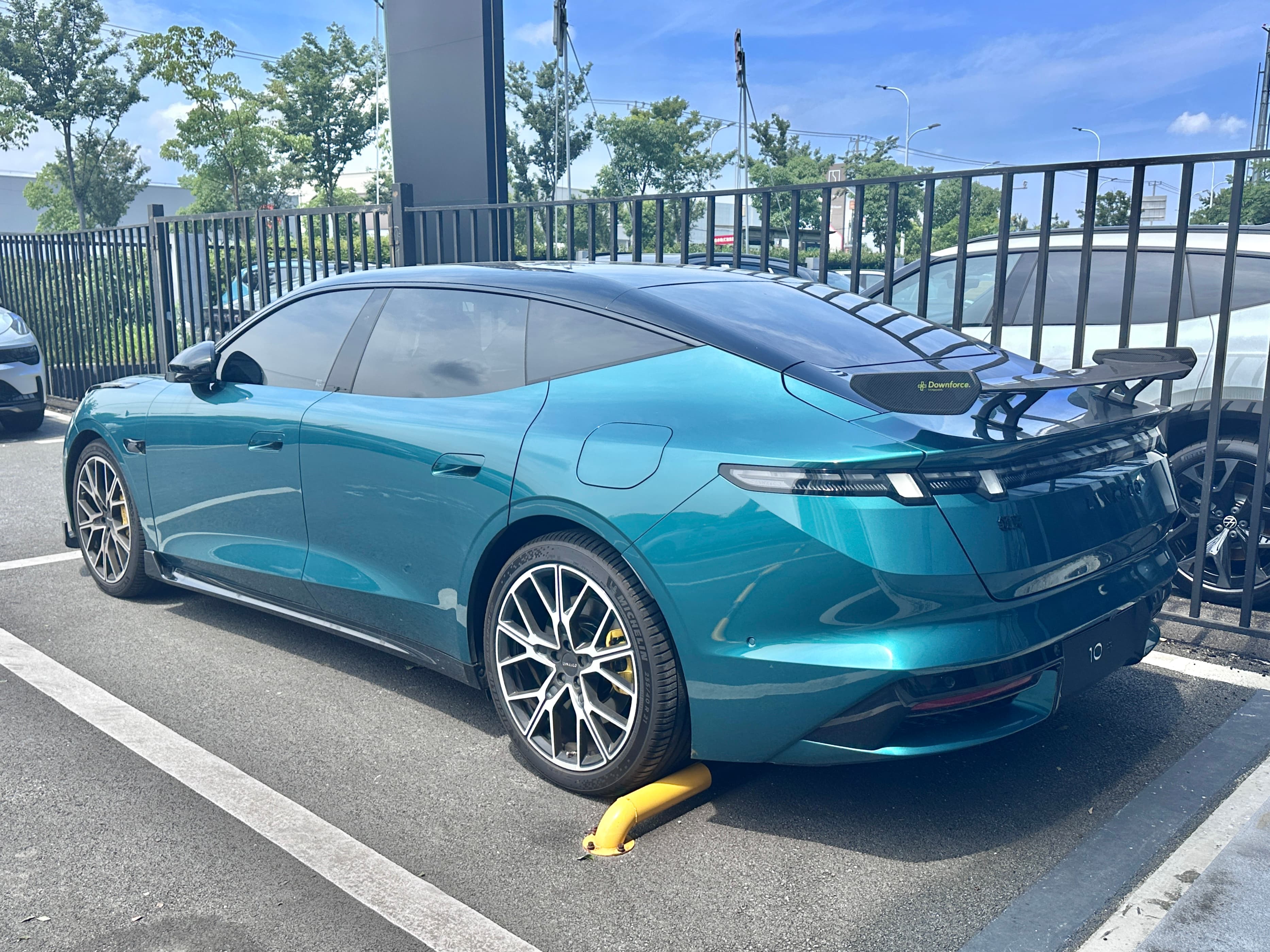 Premium EM-P/PHEV AWD sedan sourcing
